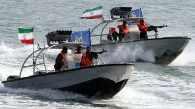 احتجزتها الشهر الماضي.. إيران تطلق سراح طاقم سفينة مملوكة لإسرائيلي