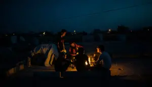 اللاجئون-السوريون-يخشون-الترحيل-بعد-إحياء-العلاقات-العربية-مع-النظام-السوري