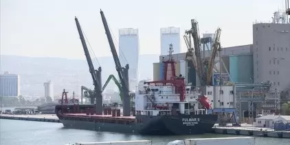 سفينة أوكرانية محملة بالحبوب تصل ميناء ألصانجاك غربي تركيا