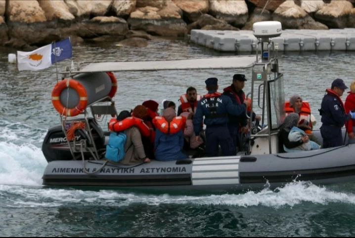 قارب إنقاذ مهاجرين