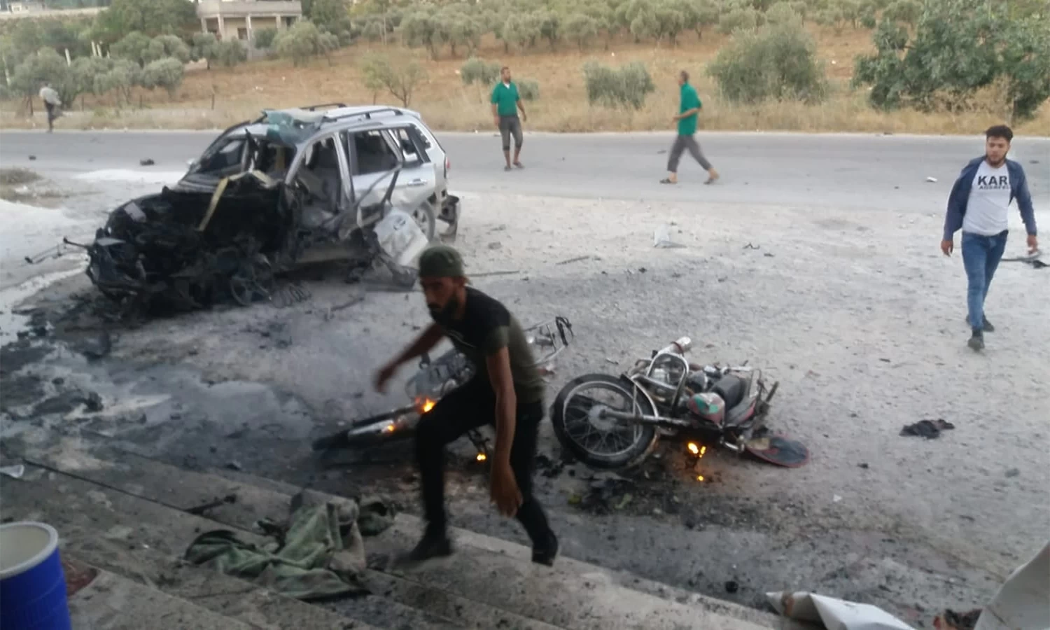 قوات النظام تتعمد استهداف السيارات المدنية