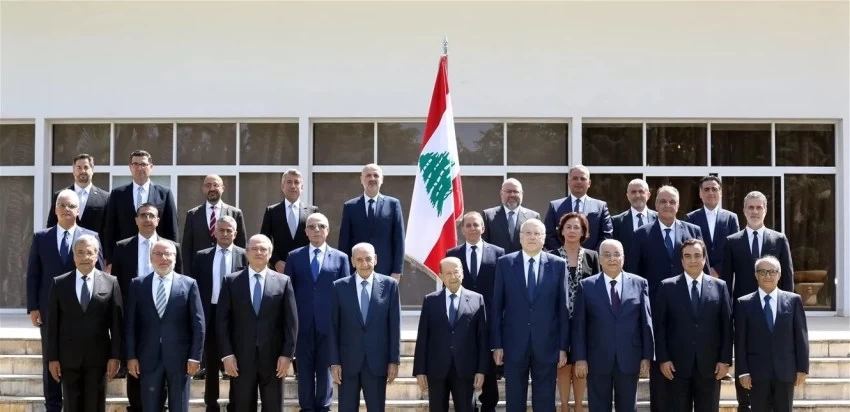 تقع على عاتق الحكومة اللبنانية مهمة انتشال البلاد من انهيار اقتصادي
